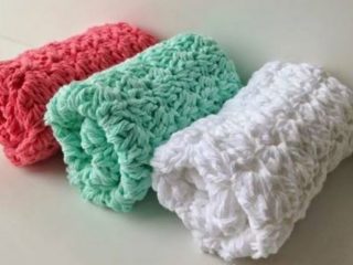 Simple Sedge Stitch Crochet Dishcloths | thecrochetspace.com