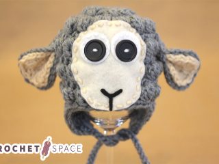 Adorable Crochet Lamb Hat || thecrochetspace.com