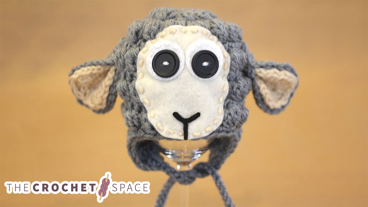 Adorable Crochet Lamb Hat || thecrochetspace.com