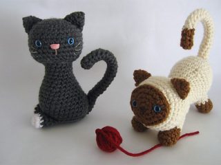 Adorable Crocheted Kittens || thecrochetspace.com