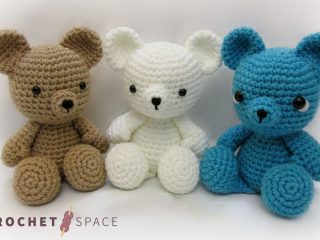 Adorable Crocheted Mini Teddy Bears [FREE Amigurumi Pattern] || thecrochetspace.com