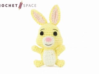 Adorable Crocheted Rabbit || thecrochetspace.com
