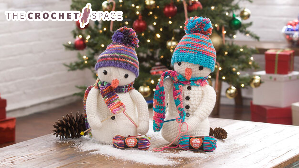 Adorable Crocheting Snowman || thecrochetspace.com