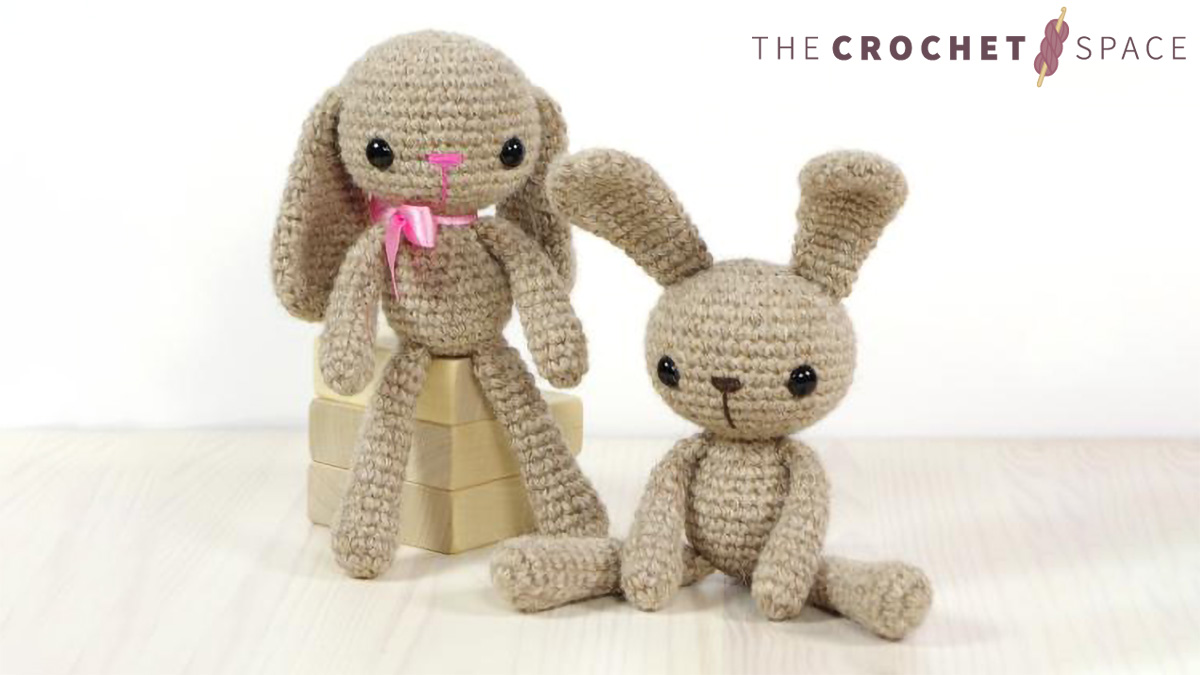Adorable Long-Legged Crocheted Bunny || thecrochetspace.com