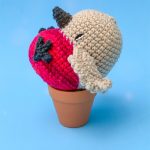 Amigurumi Pretty Pink Robin. Single robin sitting in a plant pot. Bright red chest with beige body and heasd || thecrochetspace.com