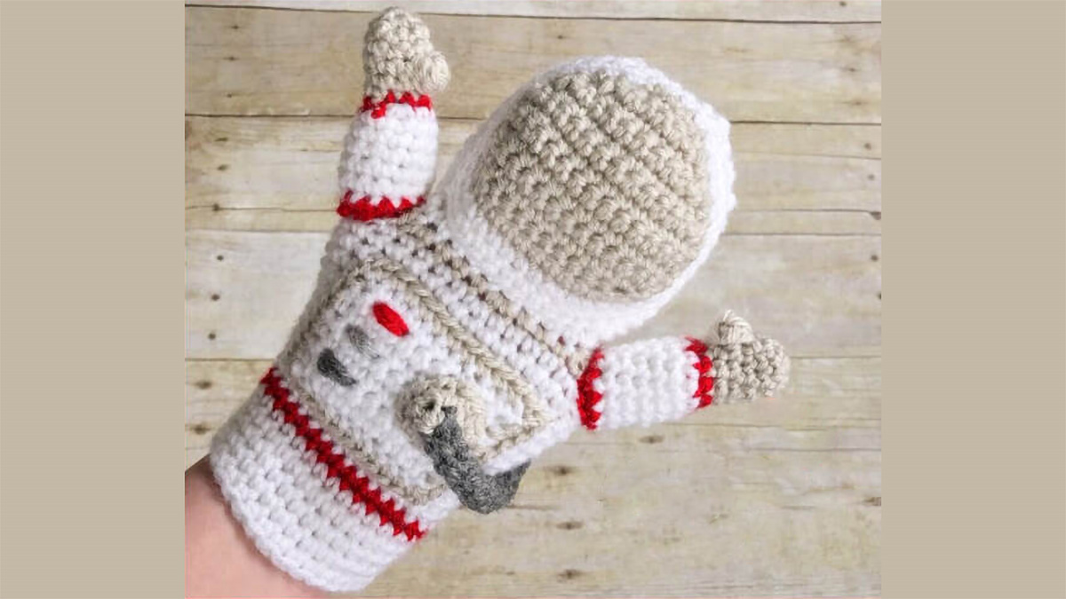 astronaut crochet hand puppet || editor