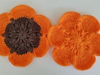 Autum Flower crochet Dishcloth | thecrochetspace.com