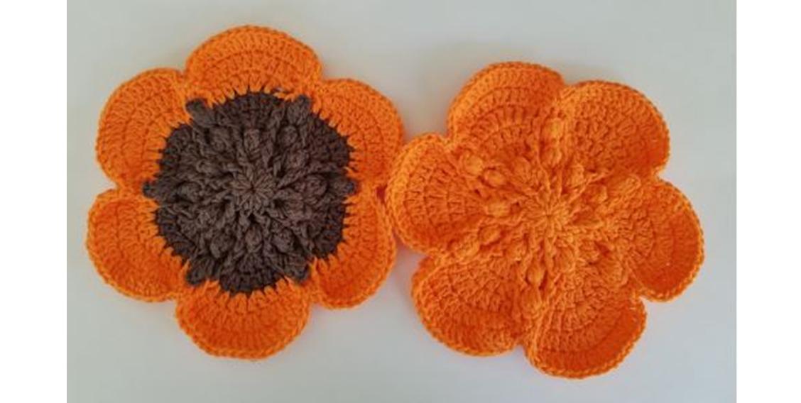Autum Flower crochet Dishcloth | thecrochetspace.com
