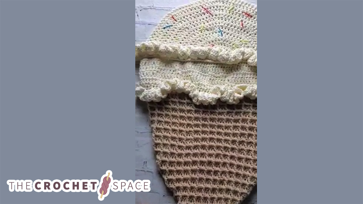 Baby Crochet Snuggle Sack || thecrochetspace.com