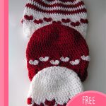 Baby Mine Crocheted Hat With Hearts. 3x hats in vertical line. Crafted in different colors || thecrochetspace.com