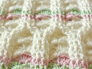 Beautiful Crochet Textured Shell Stitch || thecrochetspace.com
