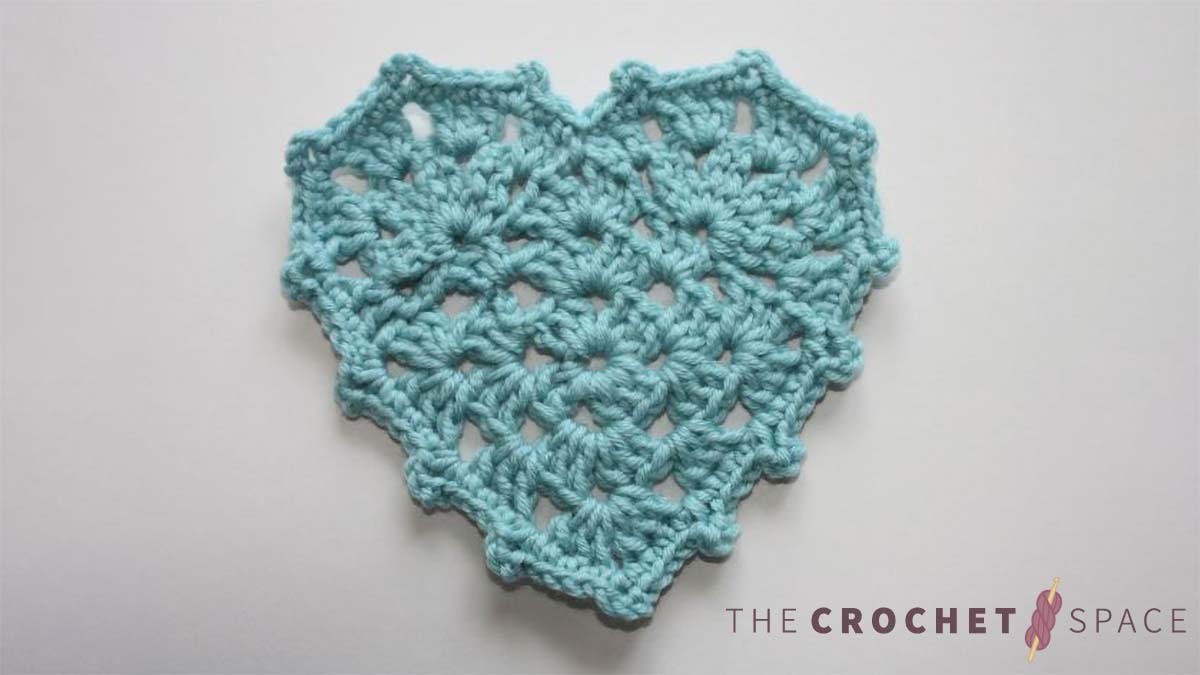 Beautiful Crocheted Grannie Heart || thecrochetspace.com