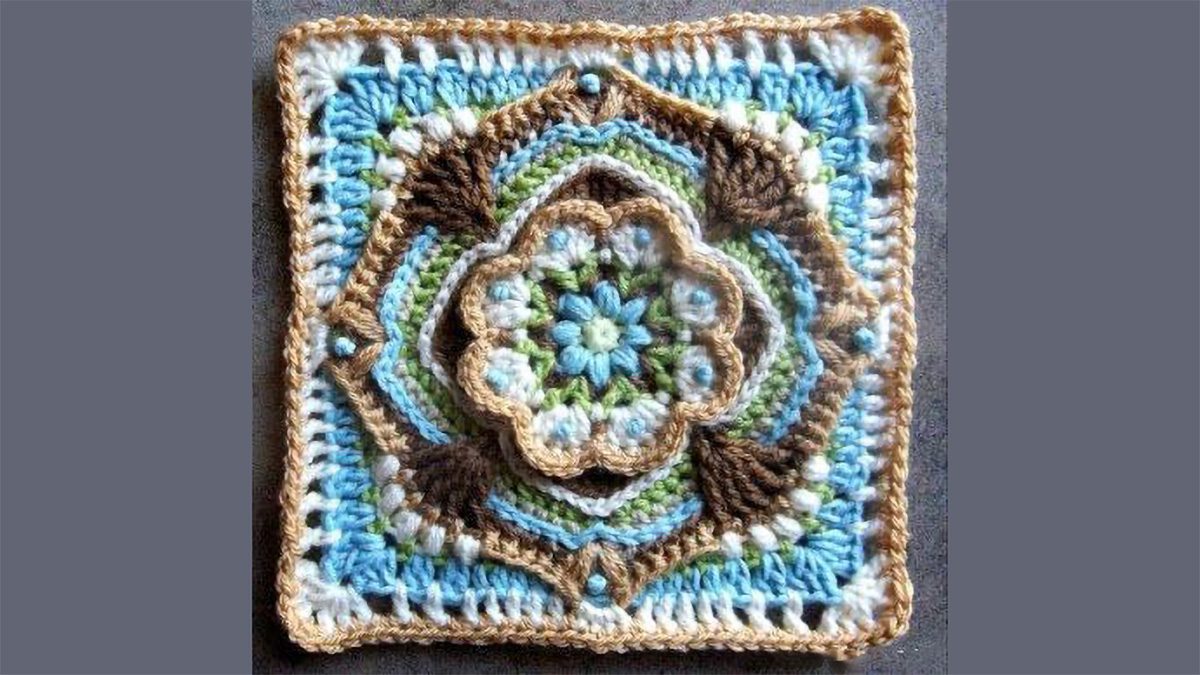beautiful de rust crocheted square || editor