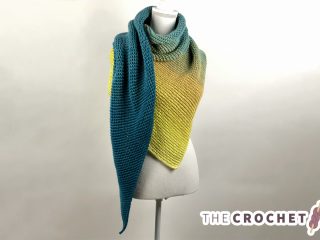 Beautiful Embrace Crochet Shawl || thecrochetspace.com