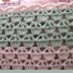 Beginners Cupcake Crochet Afghan. Close up of Cupcake Stitch || thecrochetspace.com