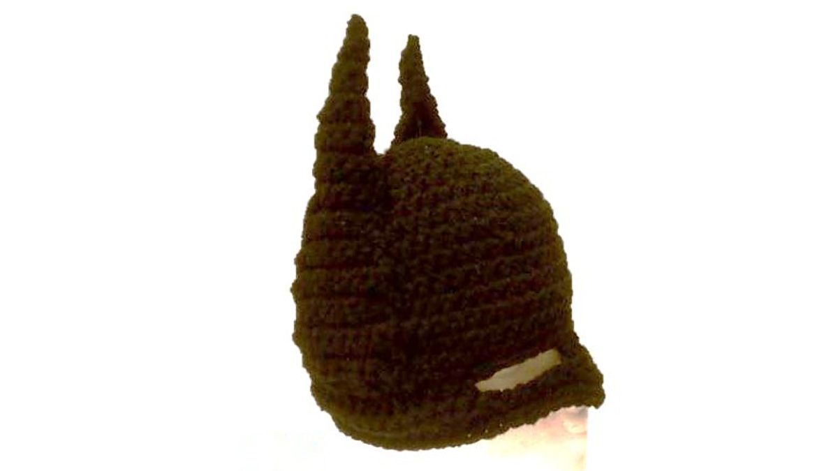Best Batman Crochet Mask || thecrochetspace.com