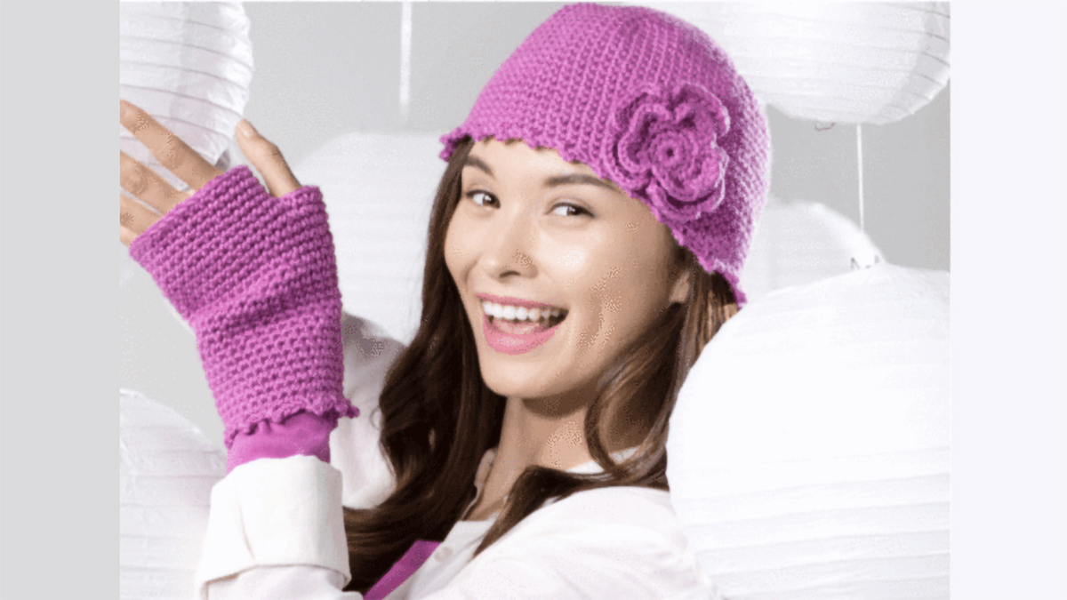 blooming crocheted warmer set || editor