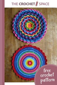 blooming flower crocheted cushion || editor