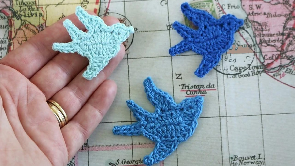 blue bird crochet applique || editor