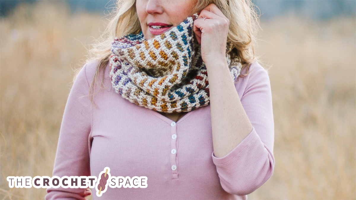Bricked Up Crochet Cowl || thecrochetspace.com