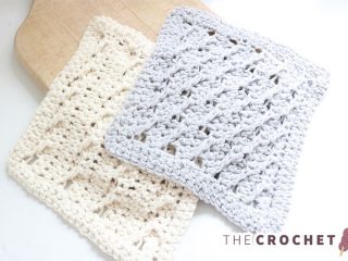 Cable Rib Crochet Dishcloth || thecrochetspace.com