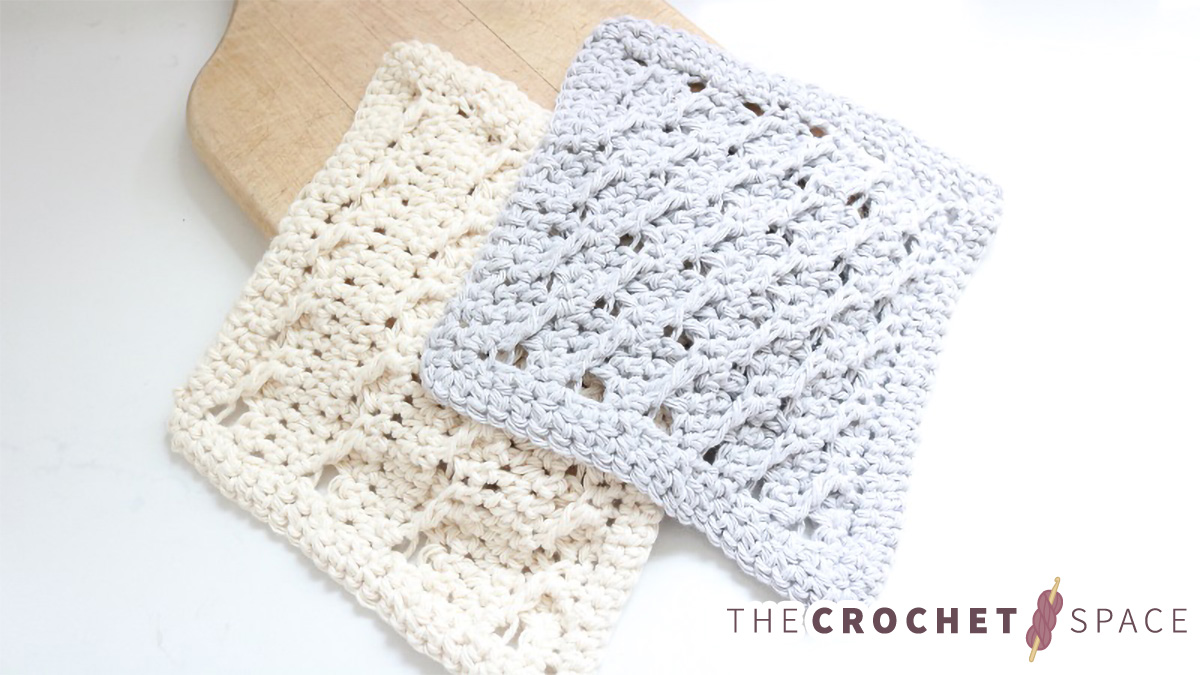 Cable Rib Crochet Dishcloth || thecrochetspace.com