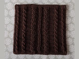 Cabled Crochet Spa Cloth || thecrochetspace.com