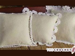 Charming Crochet Pillow Edgings || thecrochetspace.com