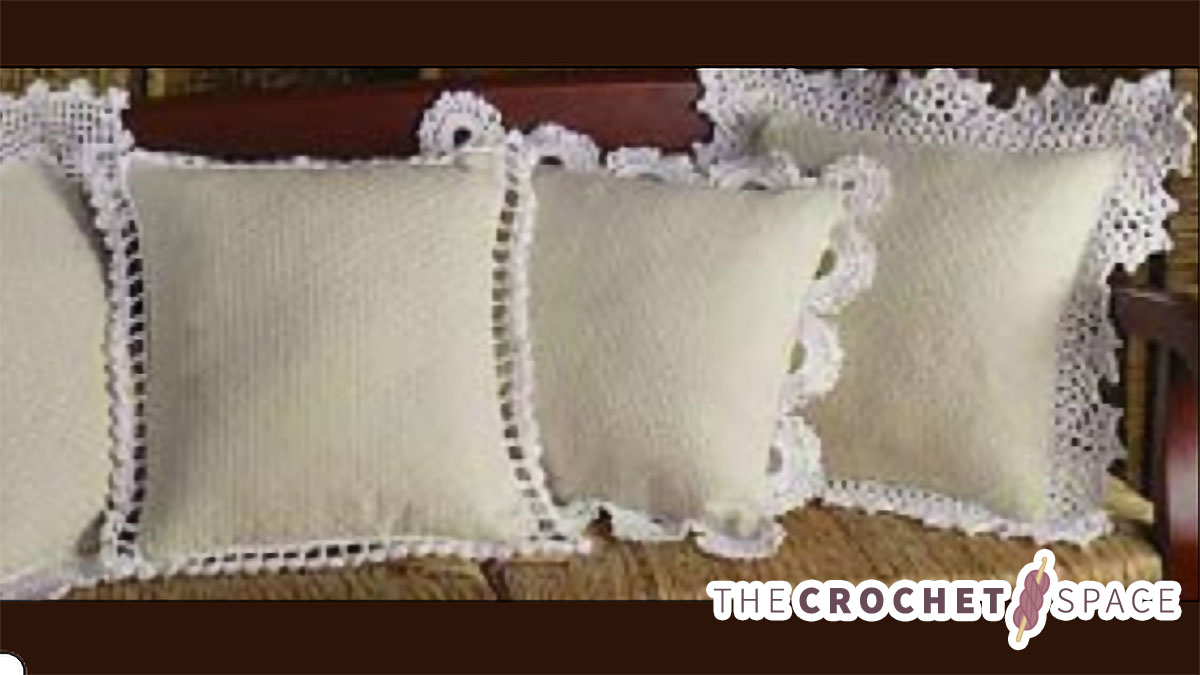 Charming Crochet Pillow Edgings || thecrochetspace.com