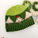 Christmas Crochet Graphic Beanie. Beanie with Christmas Tree design || thecrochetspace.com