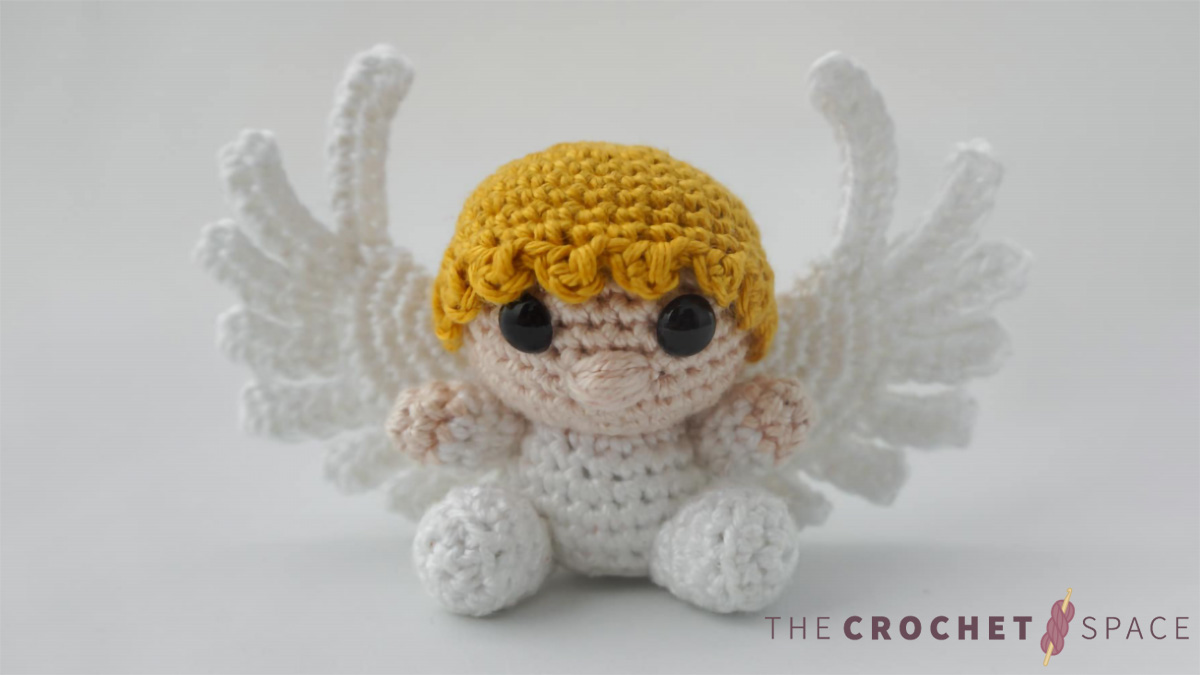 Christmas Crochet Key-Ring Angel || thecrochetspace.com