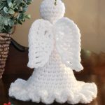 Christmas Crochet Love Angel. Reverse side of angel || thecrochetspace.com