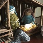 Christmas Crochet Nativity Set. Joseph, Mary and Baby Jesus in a barn, with a Donkey || thecrochetspace.com