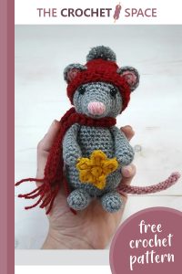 christmas crochet star mouse || https://thecrochetspace.com