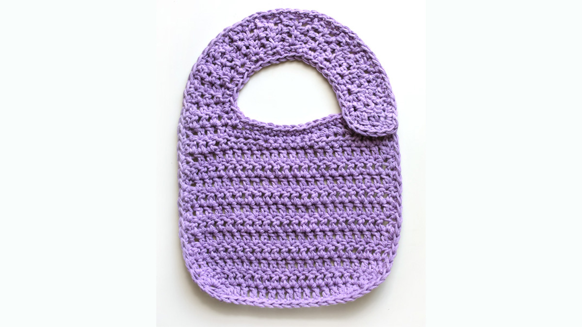 Classic Crochet Baby Bib || thecrochetspace.com