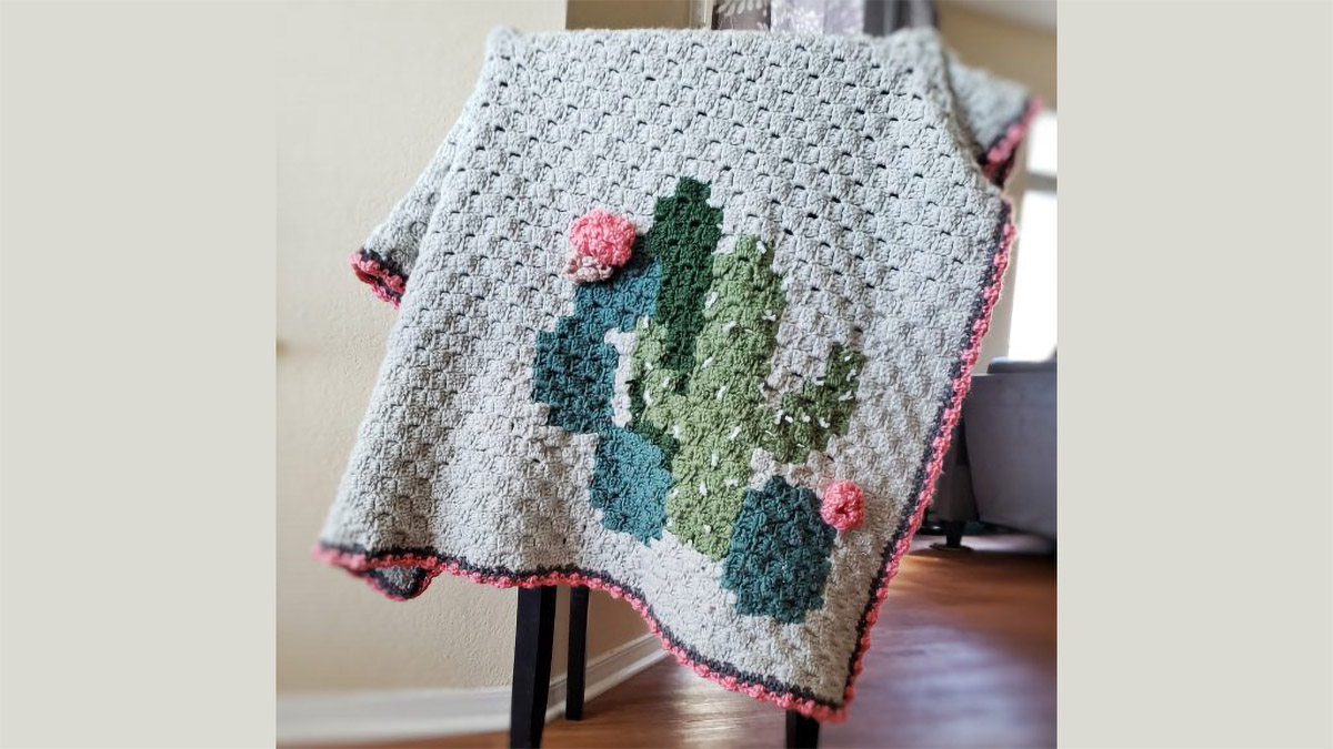 Clustered Cactus Crochet Blanket || thecrochetspace.com