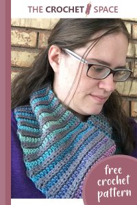 colorful crocheted cosy cowl || editor