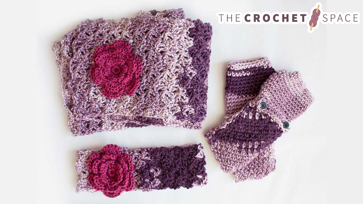 Colorful Crocheted Cozy Posy Set || thecrochetspace.com