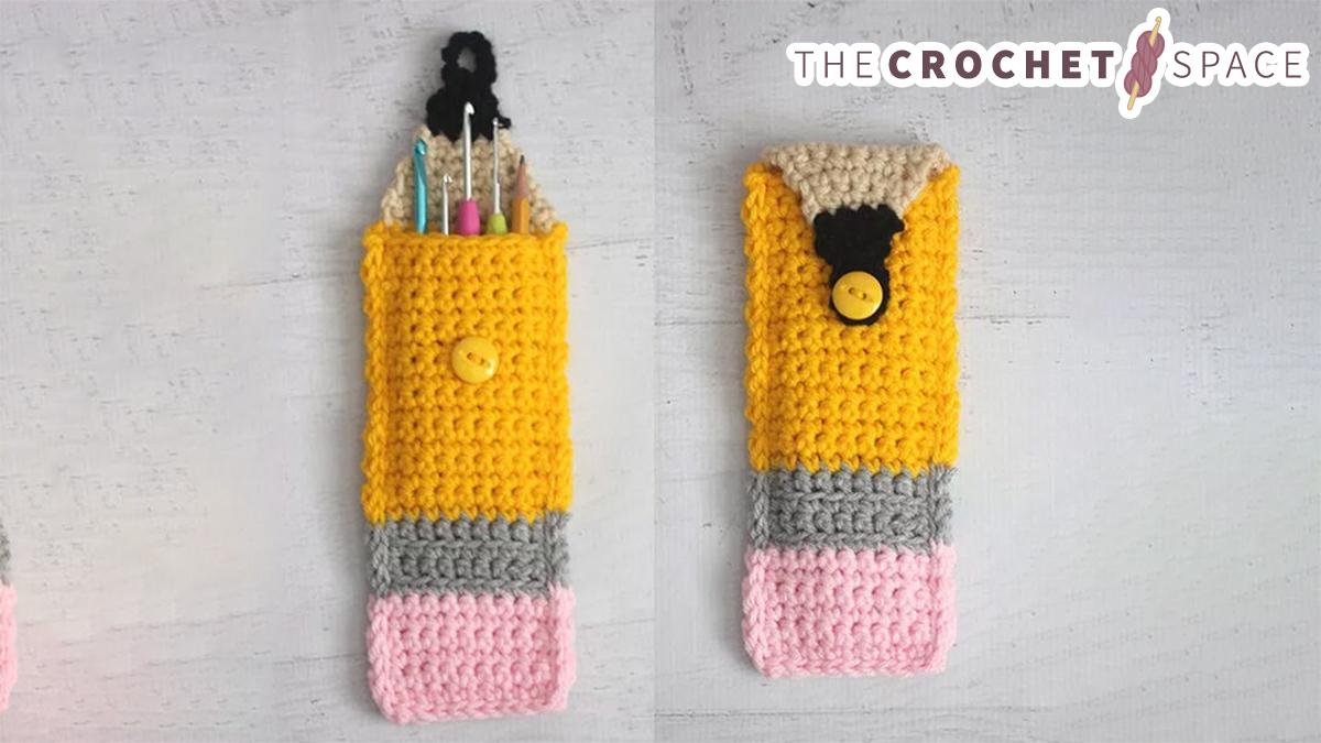 Colorful Crocheted Pencil Pouch || thecrochetspace.com