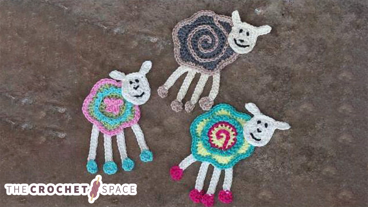 Colorful Crocheted Sheep Appliqué || thecrochetspace.com