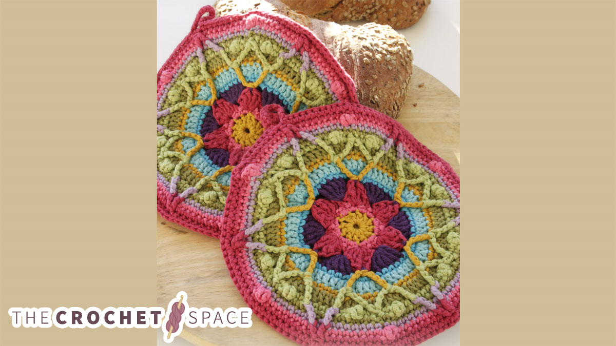 Colorful Spring Crocheted Potholder || thecrochetspace.com
