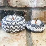 Country Crochet Small Pumpkins. Crafted in grey and white || thecrochetspace.com