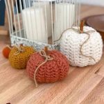 Country Crochet Small Pumpkins. Various pumpkins in shades of orange, ocra and white || thecrochetspace.com
