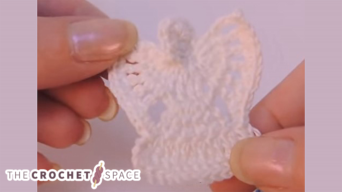 Crochet Angel Pin || thecrochetspace.com