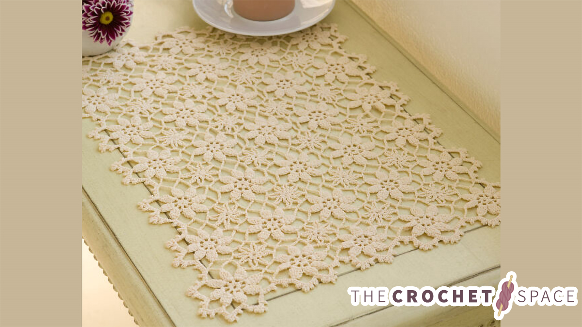 Crochet Apple Blossom Place-mat || thecrochetspace.com
