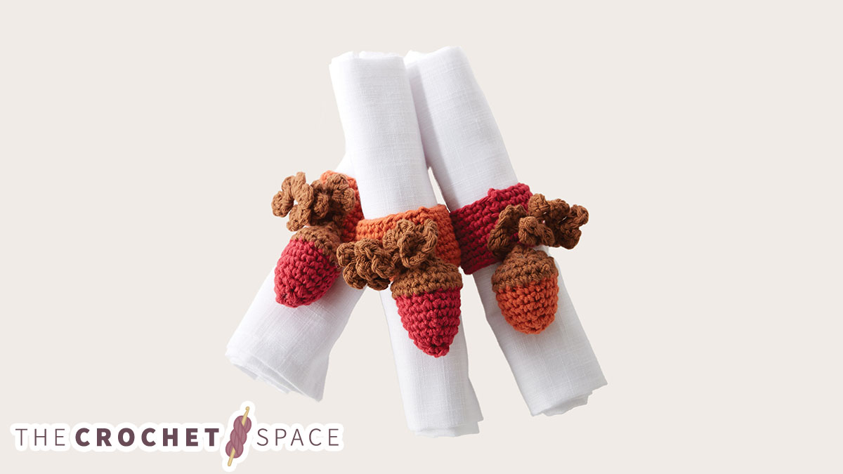 crochet autumnal acorn napkin holders || editor