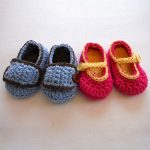 Crochet Baby Booties. Two different styles. One crafted in blue and the other in red and yellow || thecrochetspace.com