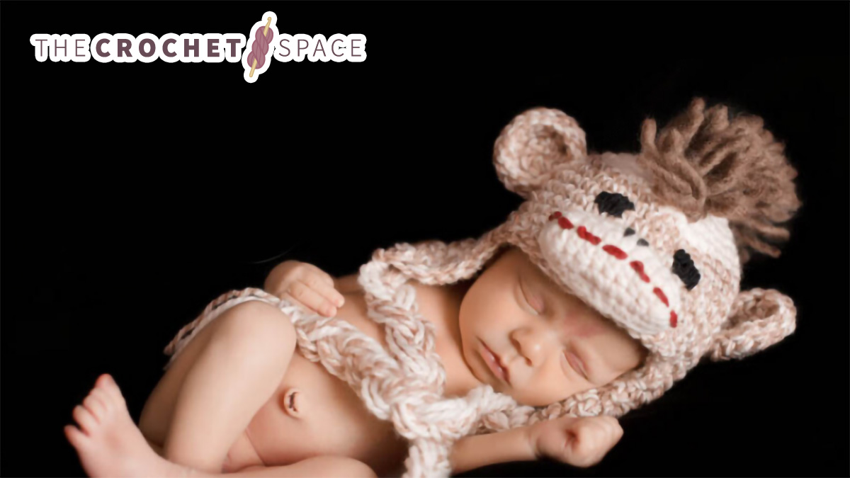 Crochet Baby Monkey Hat || thecrochetspace.com