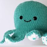 Crochet Baby Octopus Toy. Upclose image. Turquoise spots on white underside || thecrochetspace.com