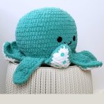 Crochet Baby Octopus Toy. Side view of Turquise octopus || thecrochetspace.com